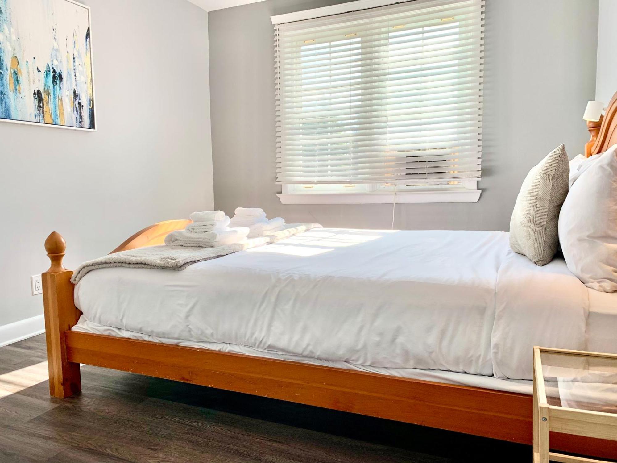 Simply Stays Ottawa Room photo